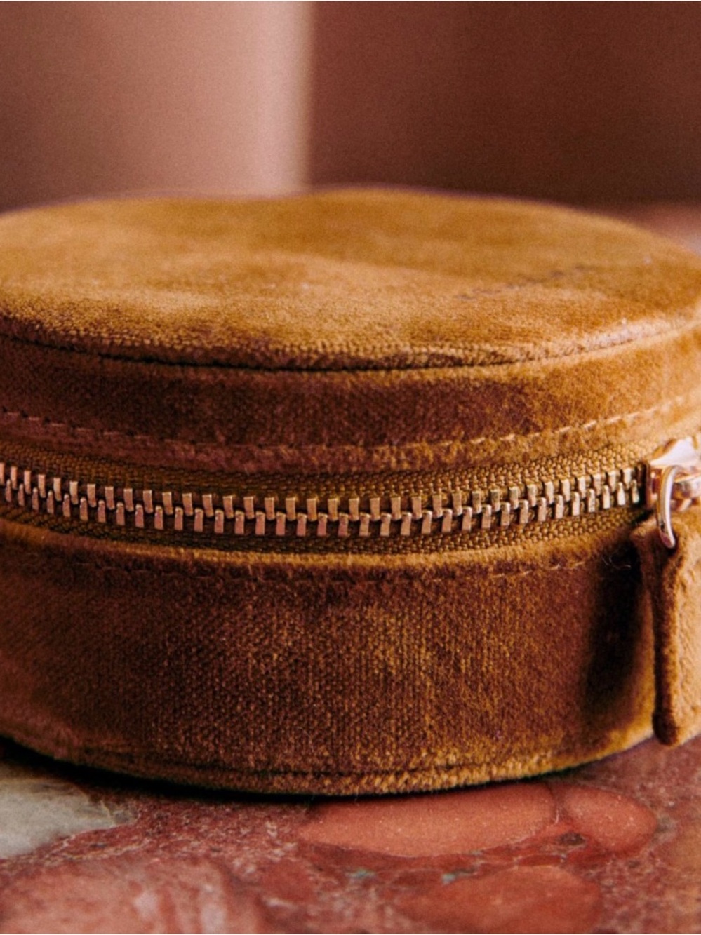 Sézane Round Velvet Jewelry Case in Caramel - Picture 8 of 8